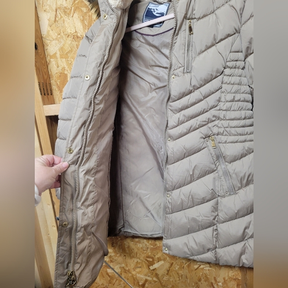 Halitech NWT Women's Beige Quilted Jacket with Faux Fur Hood Size XL - Picture 9 of 10